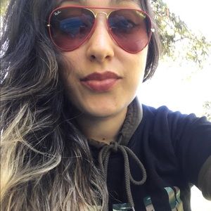 Meet your Posher, Gloria